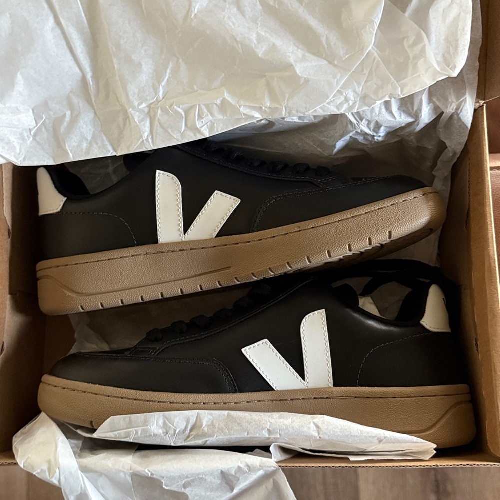Veja V-12 Sneaker In Black, White, & Dune - Picture 7 of 7